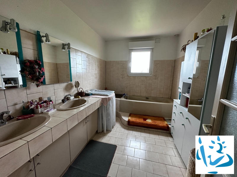 Maison - 187 m² - 8 pièces