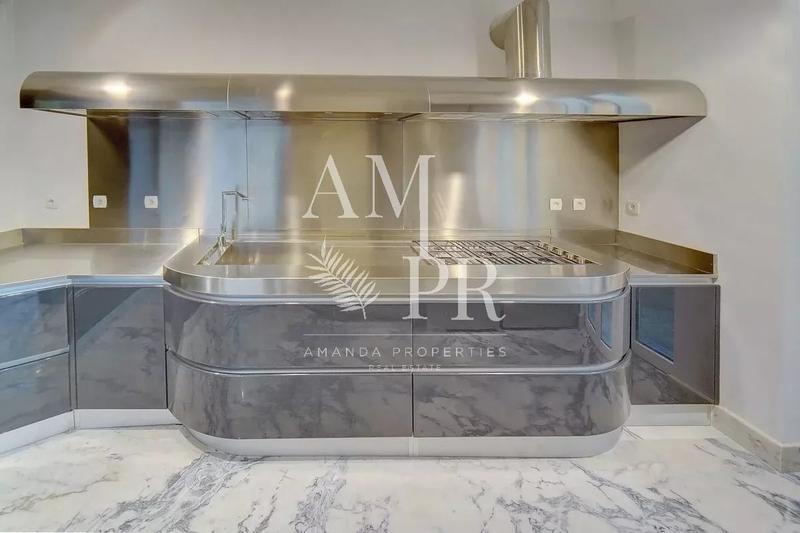 Villa - 289 m² - 8 pièces