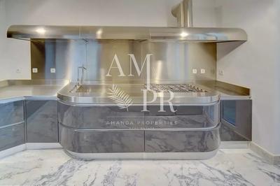 Villa - 289 m² - 8 pièces