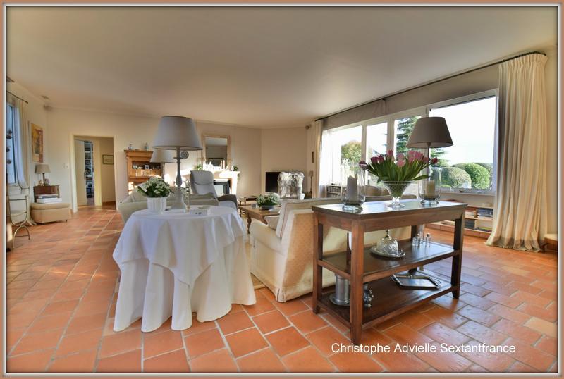 Maison - 260 m² - 6 pièces