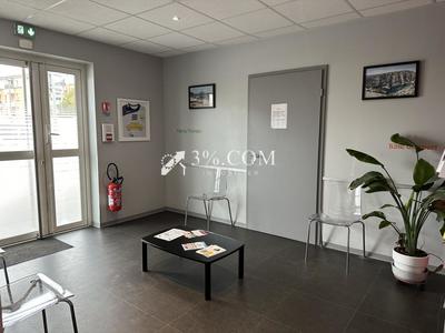 Local d'activité / Entrepôt - 105 m²