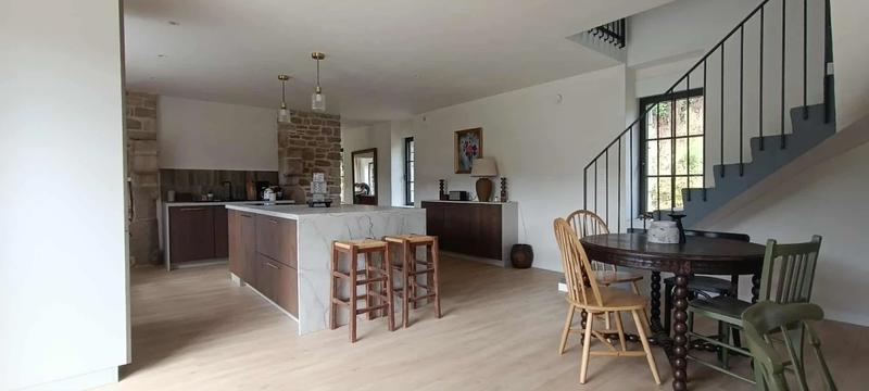 Maison - 194 m² - 8 pièces