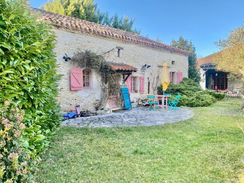 Maison en pierre - 265 m² - 9 pièces