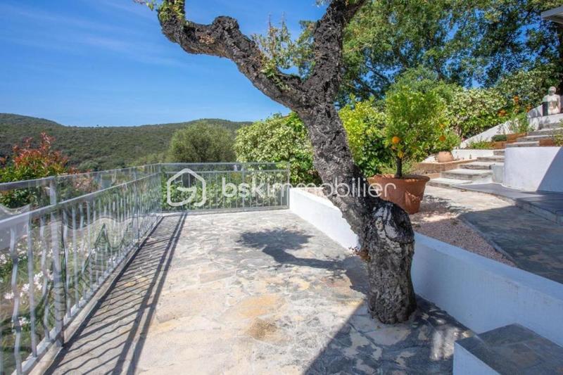 Villa - 260 m² - 8 pièces