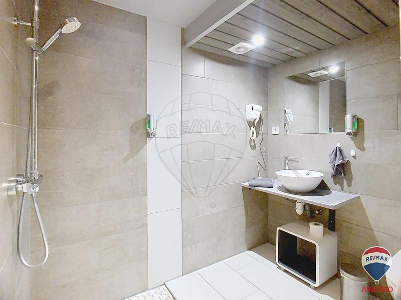 Maison - 240 m² - 9 pièces