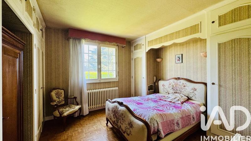 Maison - 230 m² - 8 pièces