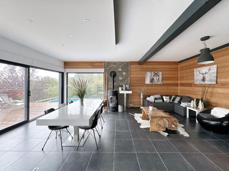 Maison - 211 m² - 5 pièces