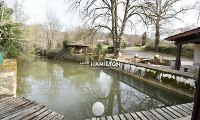 Moulin - 249 m² - 11 pièces