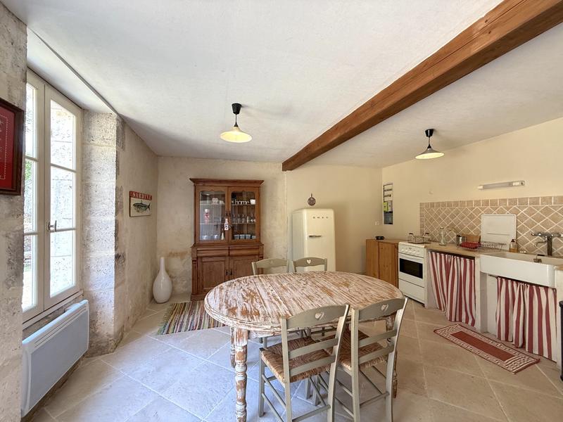 Maison - 247 m² - 8 pièces