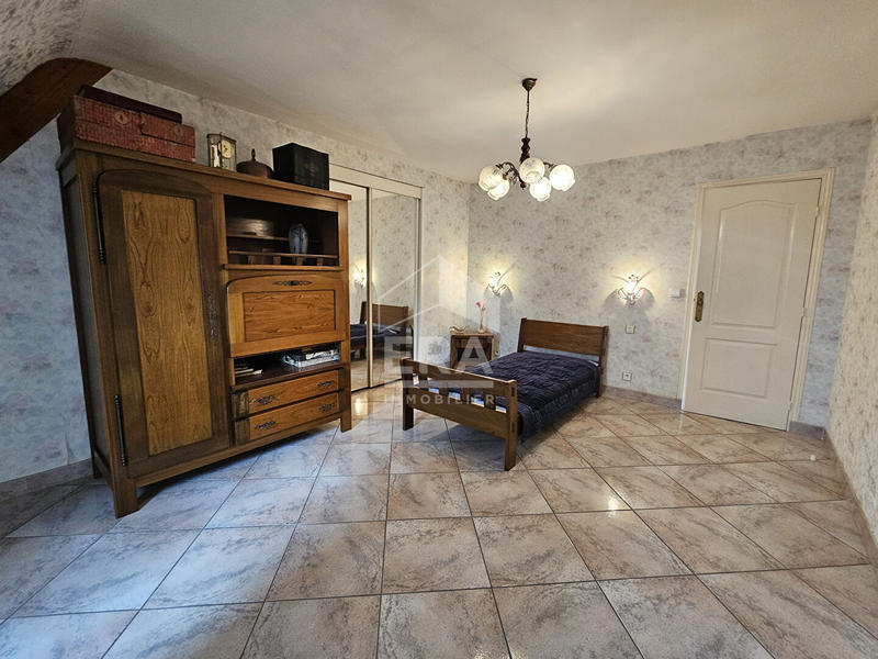 Maison - 196 m² - 5 pièces