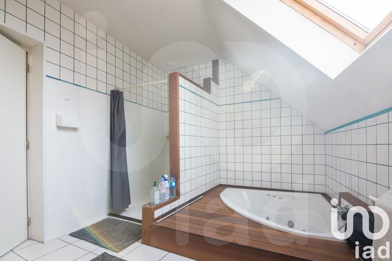 Maison - 241 m² - 6 pièces