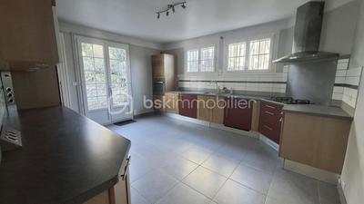 Maison - 192 m² - 9 pièces