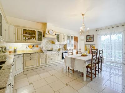 Maison - 300 m² - 7 pièces