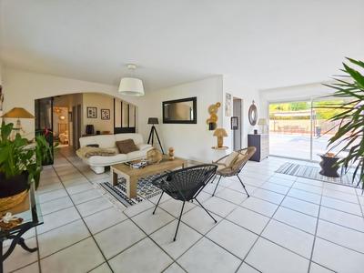 Villa - 167 m² - 6 pièces