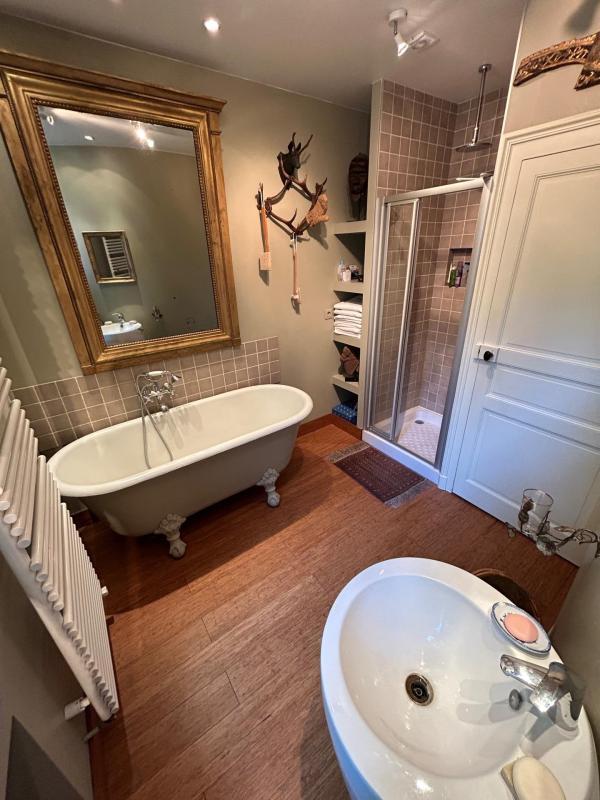 Maison - 400 m² - 16 pièces