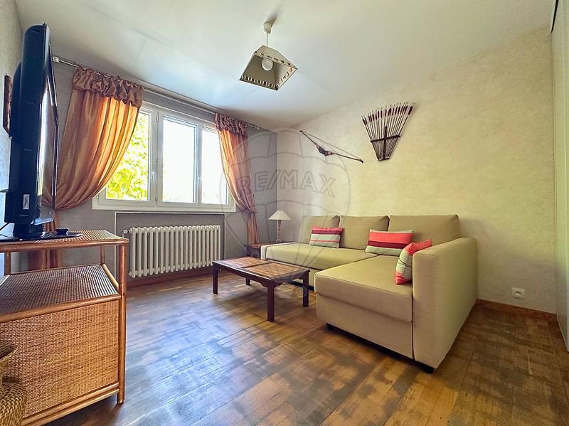 Maison - 161 m² - 8 pièces