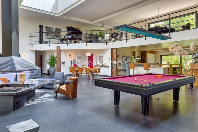 Maison - 630 m² - 8 pièces