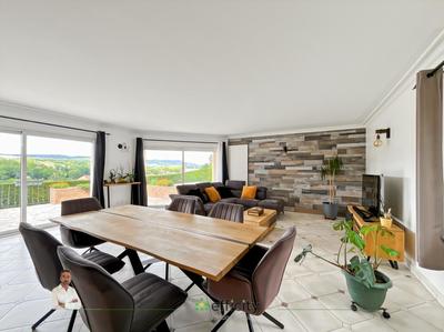 Villa - 206 m² - 9 pièces