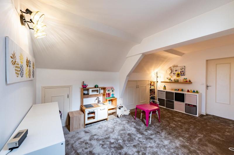Maison - 195 m² - 9 pièces