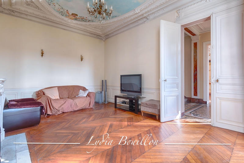 Propriété - 395 m² - 14 pièces