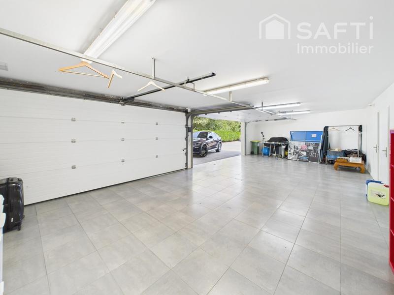 Maison - 390 m² - 9 pièces