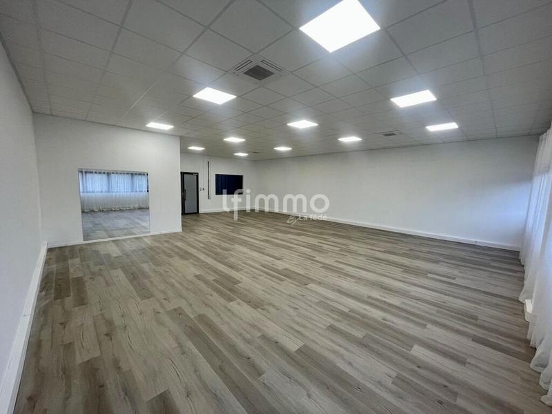 Local commercial - 117 m² - 2 pièces