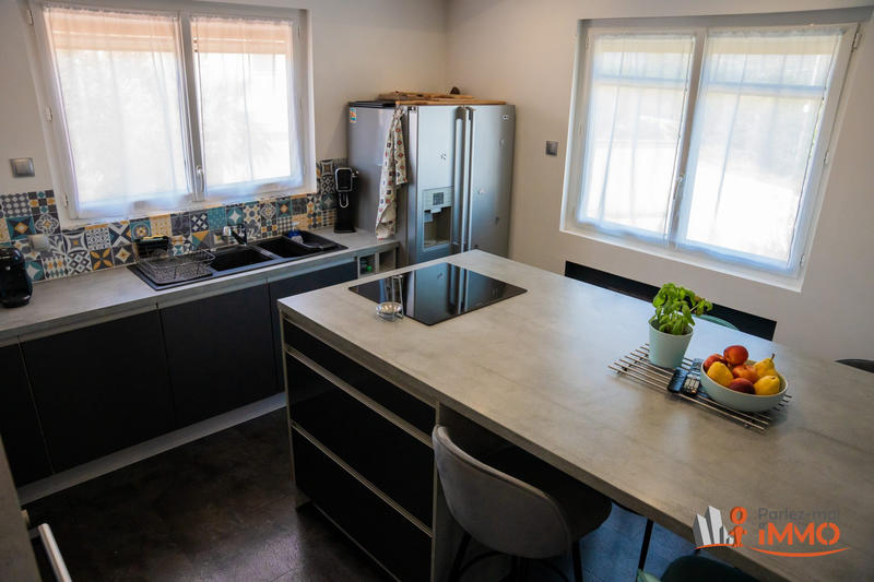 Maison traditionnelle - 196 m² - 7 pièces