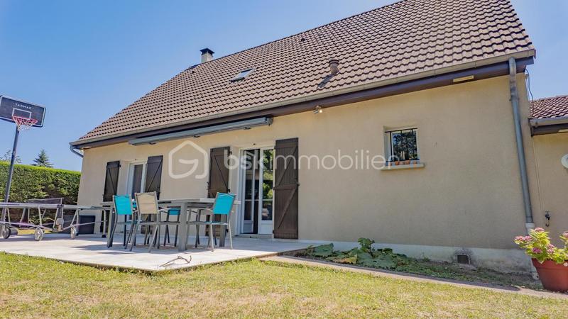 Maison traditionnelle - 149 m² - 6 pièces