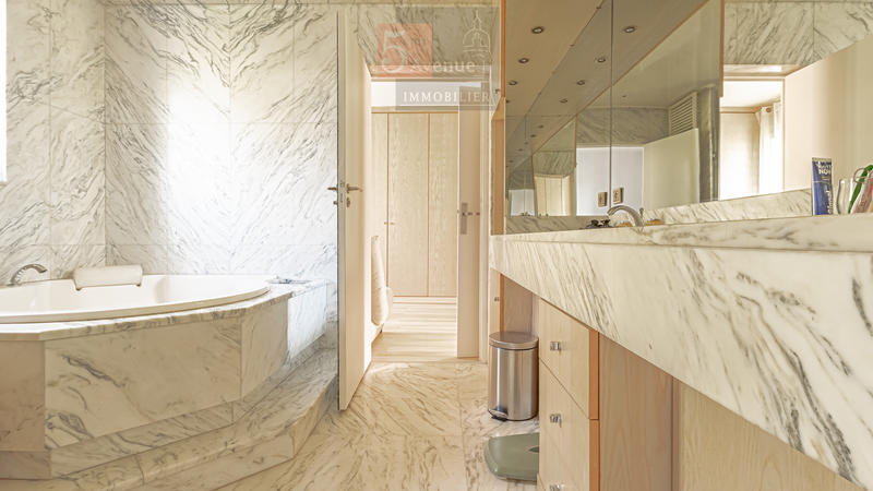 Appartement - 156 m² - 6 pièces