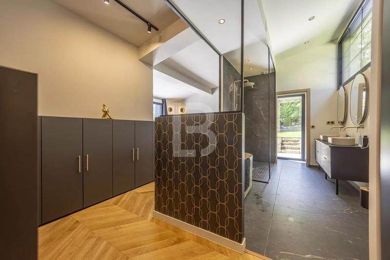 Mas - 300 m² - 7 pièces