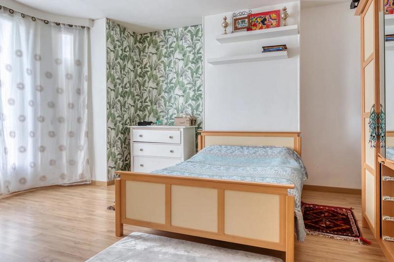 Maison - 225 m² - 10 pièces