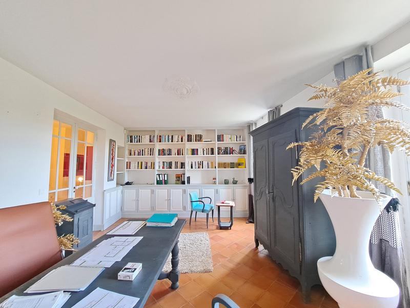 Maison - 557 m² - 16 pièces