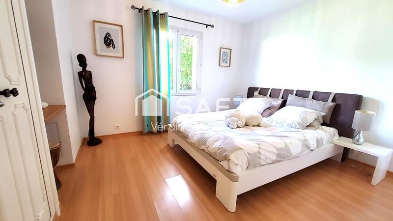 Villa - 236 m² - 8 pièces