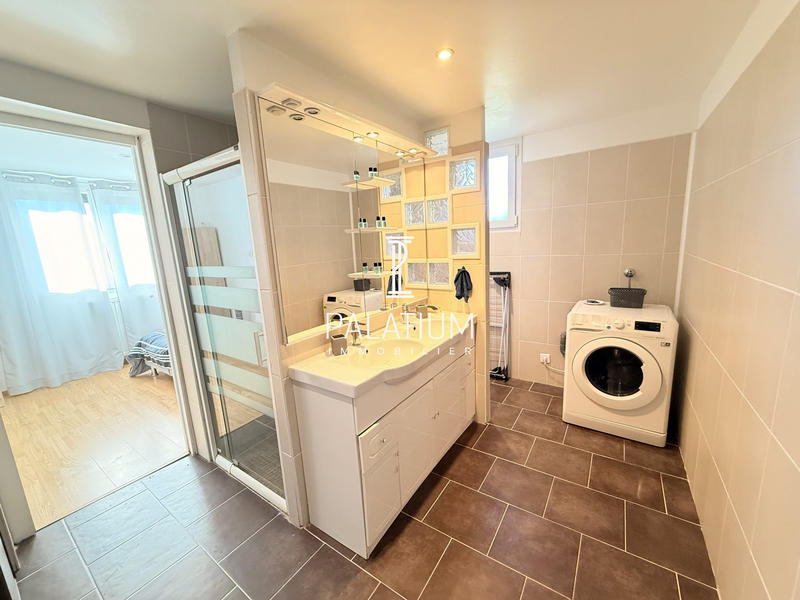 Maison - 230 m² - 7 pièces