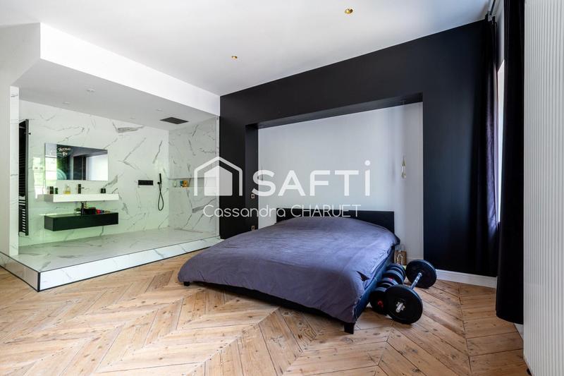 Maison - 300 m² - 8 pièces