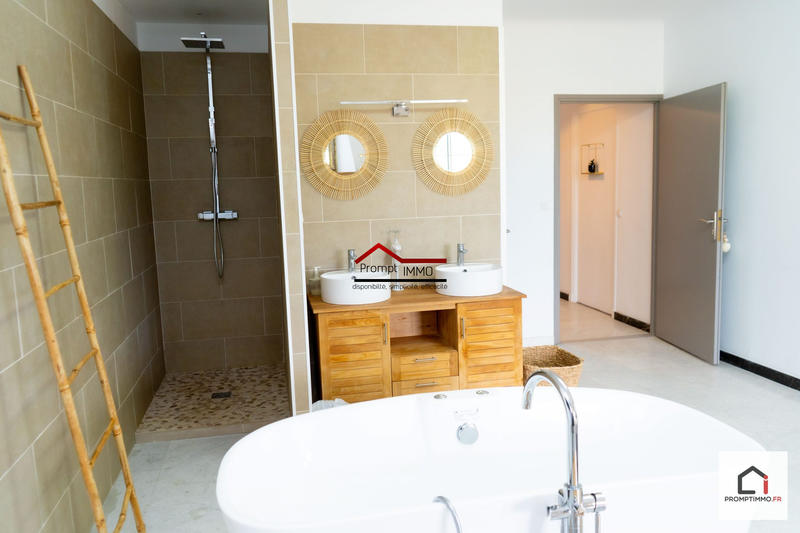 Maison - 520 m² - 8 pièces