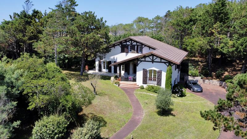 Maison - 210 m² - 6 pièces