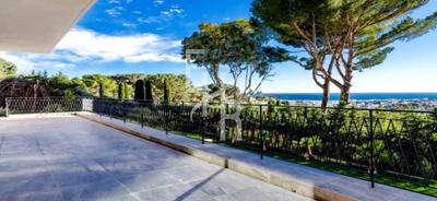 Maison - 389 m² - 8 pièces