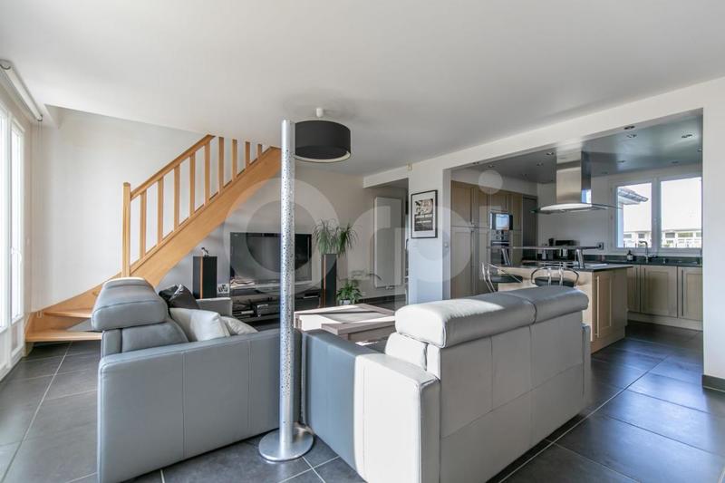 Maison - 205 m² - 8 pièces