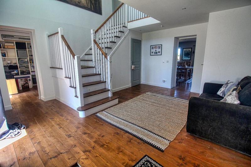 Propriété - 256 m² - 6 pièces