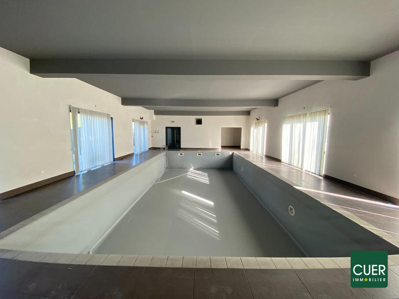 Local commercial - 4 pièces