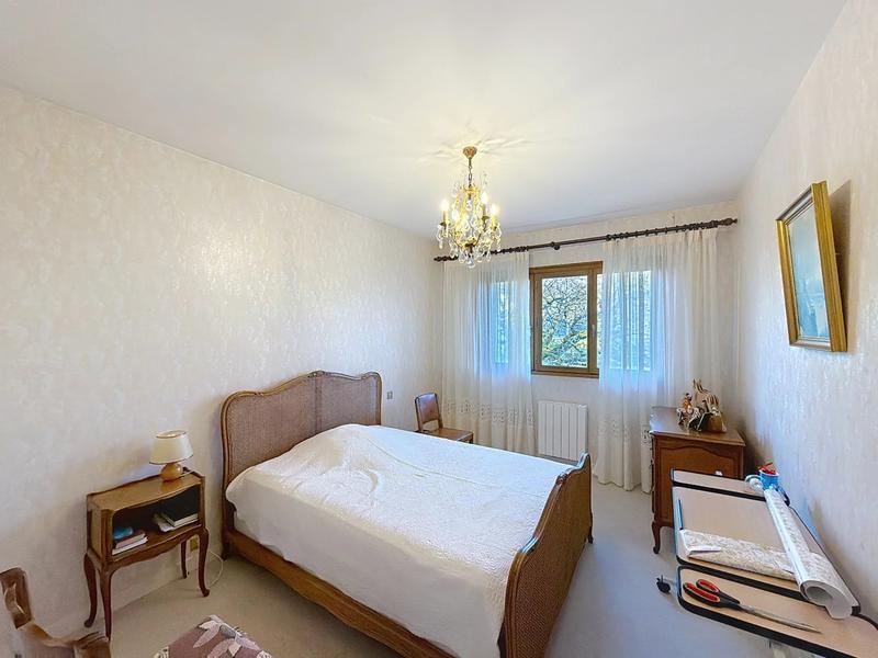 Maison - 220 m² - 5 pièces