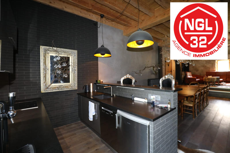 Maison - 250 m² - 10 pièces