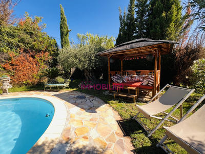 Maison - 223 m² - 9 pièces