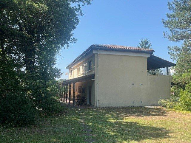 Maison - 267 m² - 7 pièces