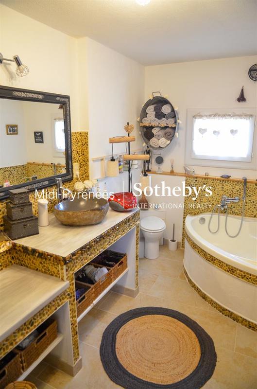 Maison - 387 m² - 11 pièces