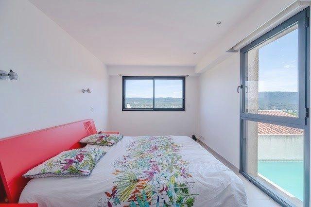 Maison contemporaine - 208 m² - 6 pièces