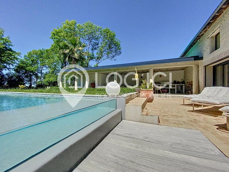 Maison - 240 m² - 7 pièces