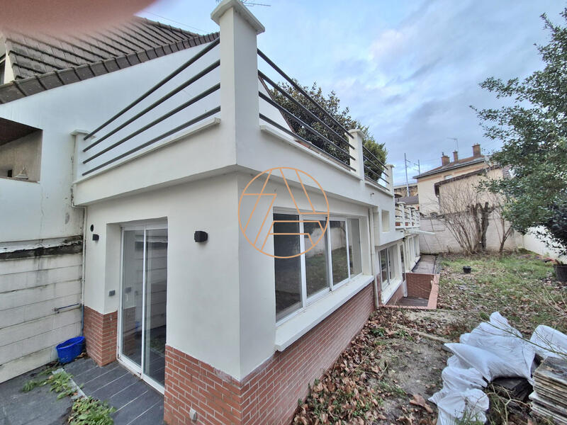 Maison - 96 m² - 3 pièces