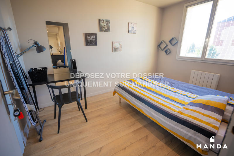 Chambre - 10 m² - 5 pièces